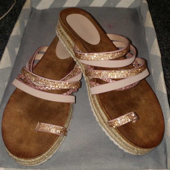 Boho flip-flops. - Picture 4 of 8